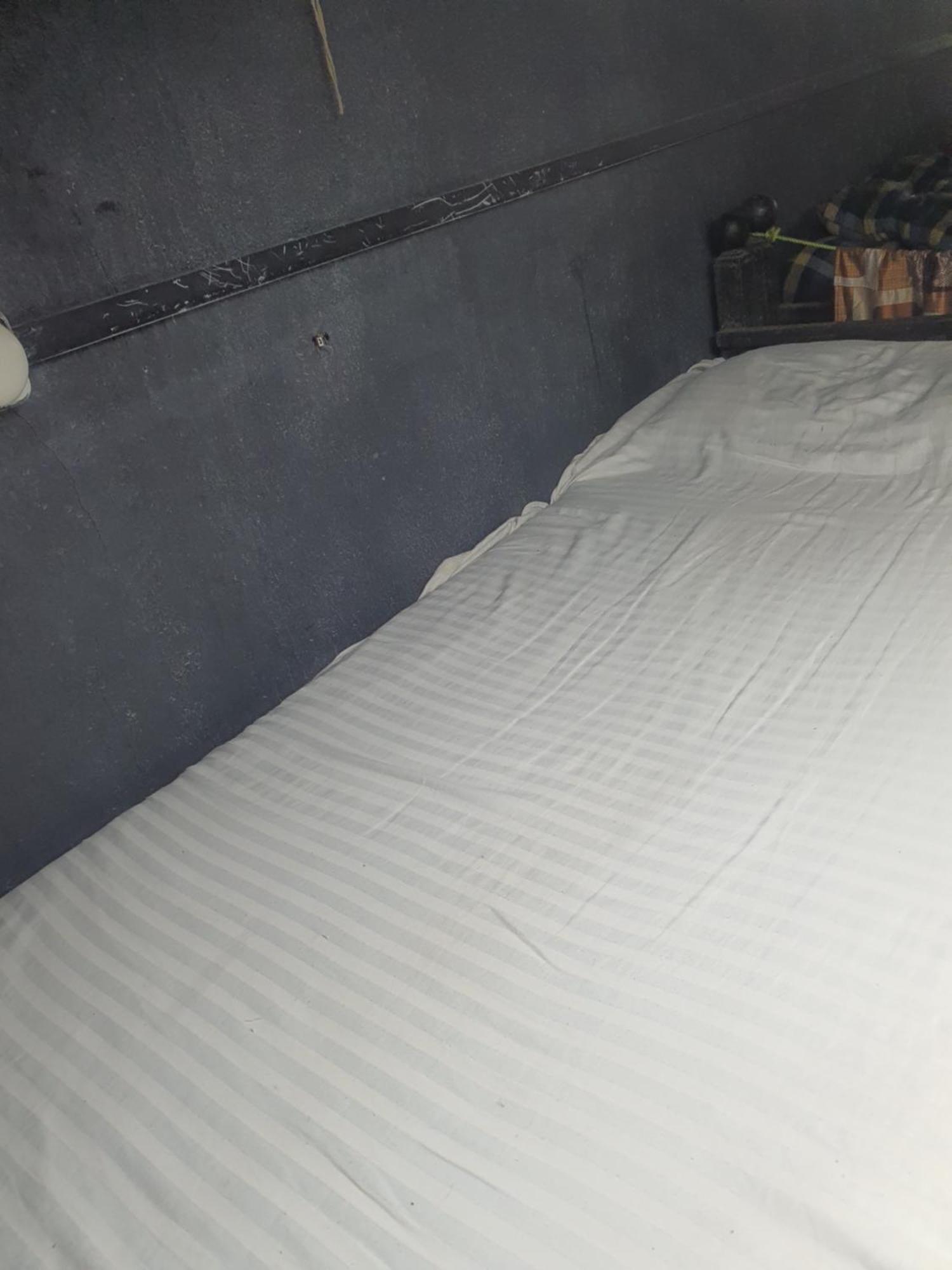 Bapuji Dormitory Hostel Мумбай Екстериор снимка