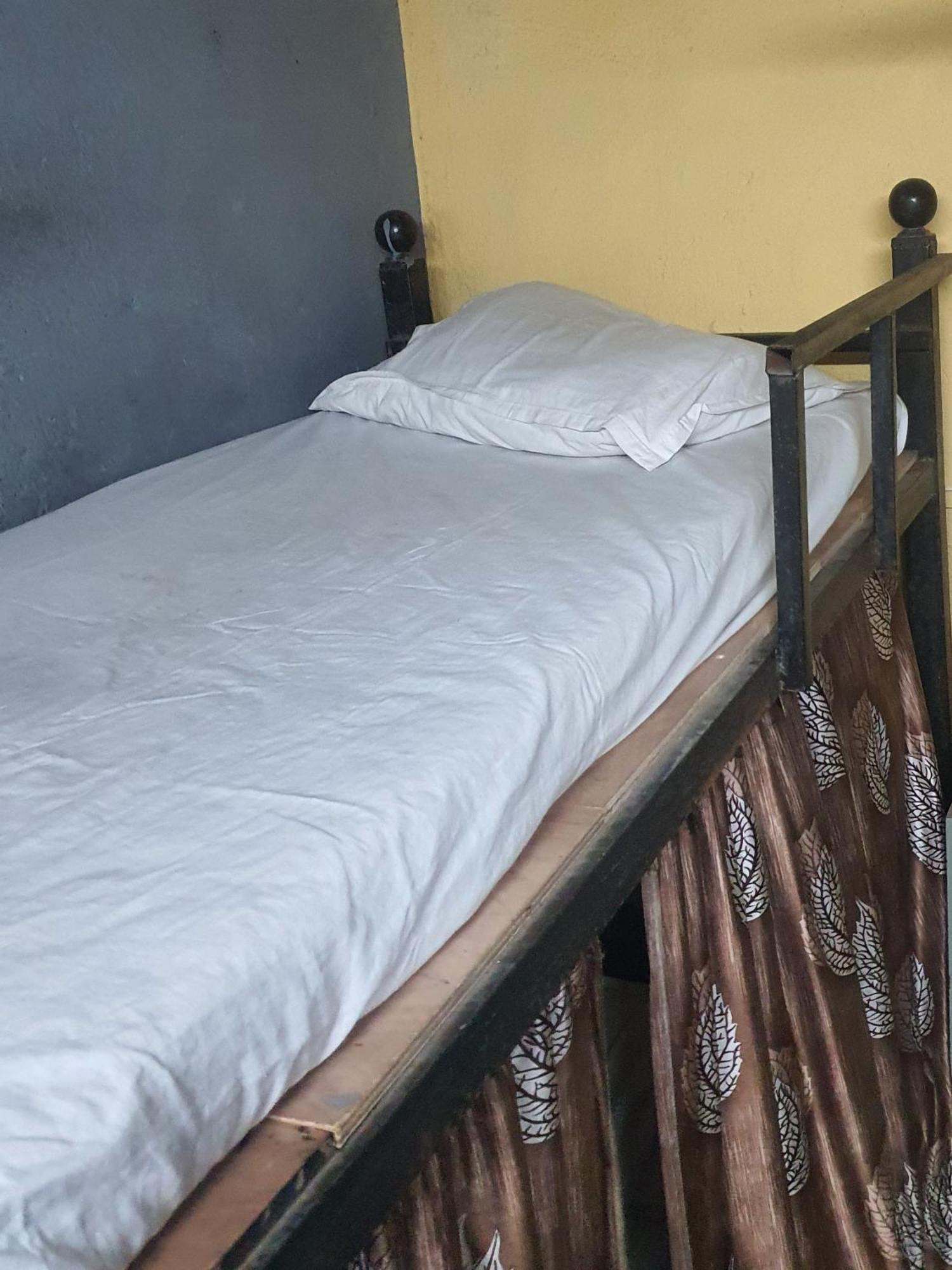 Bapuji Dormitory Hostel Мумбай Екстериор снимка