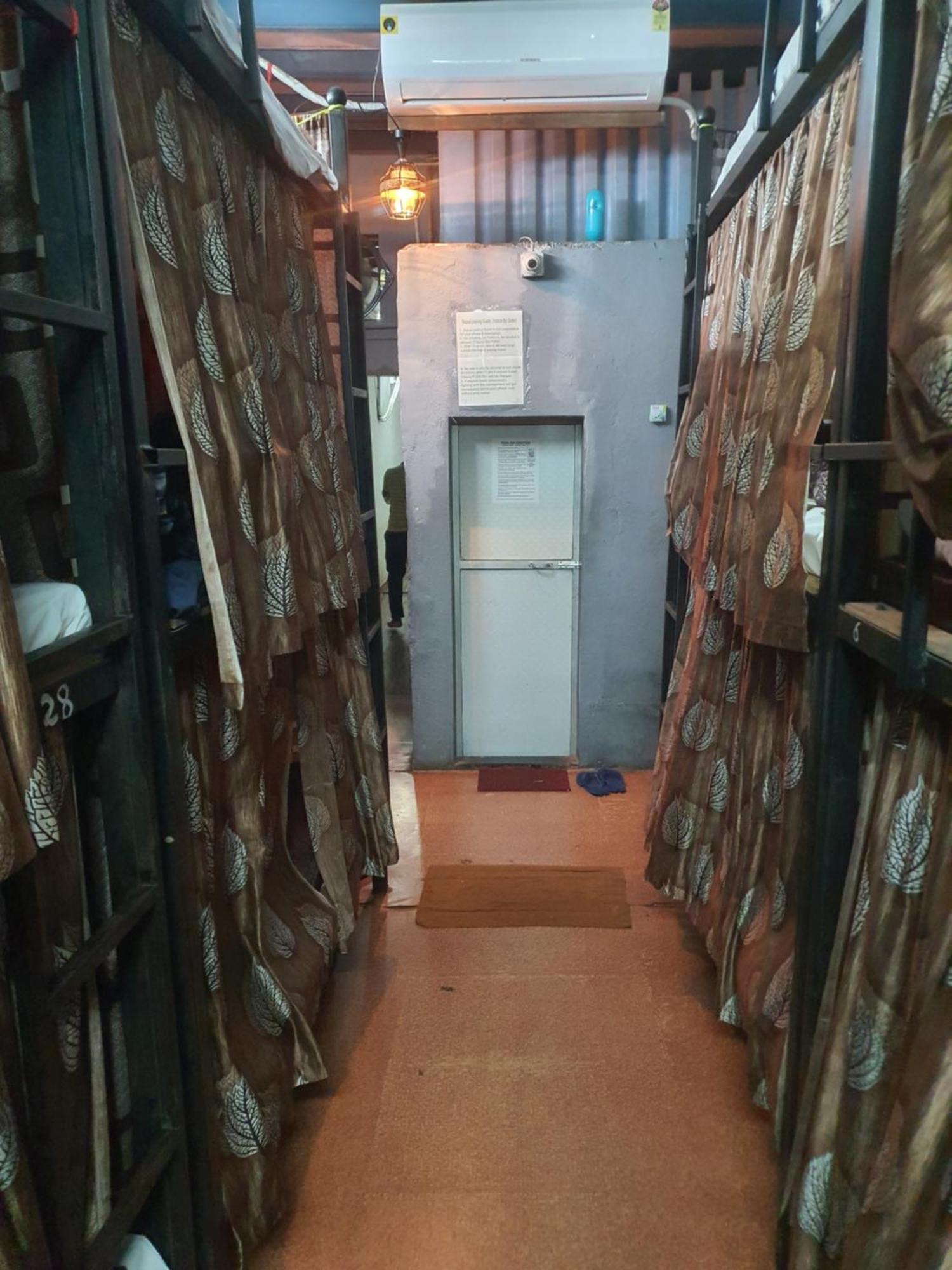 Bapuji Dormitory Hostel Мумбай Екстериор снимка