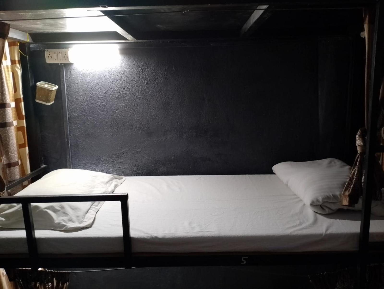 Bapuji Dormitory Hostel Мумбай Екстериор снимка